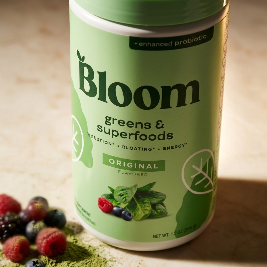 Detalle del frasco Bloom Greens - etiqueta y calidad premium